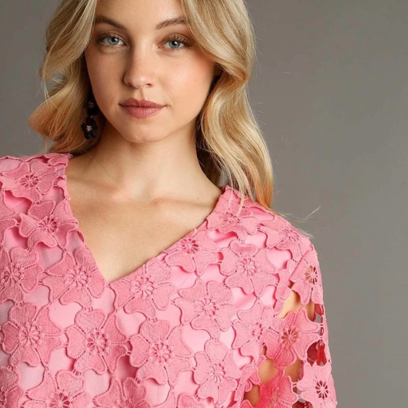 NWT Umgee Pink Embroidered Floral Lace V-Neck Top Blouse Shirt Size MEDIUM - Picture 3 of 8